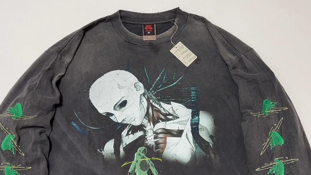 SAINT Mxxxxxx × GHOST IN THE SHELL Ghost in the Shell GS_LS TEE/GITS/BLK Big IP Ghost in the Shell co-branded model Motoko Kusanagi takes a bath Retro distressed long sleeves Washed black S-XL Ready-to-wear Assute dyeing Full-body spray fade/replacement fade Correct accessories Joint LOGO wash mark/main mark/cherub mark Super complex printing replica The drawing/pattern making cycle is very long and the hand graffiti is dirty.